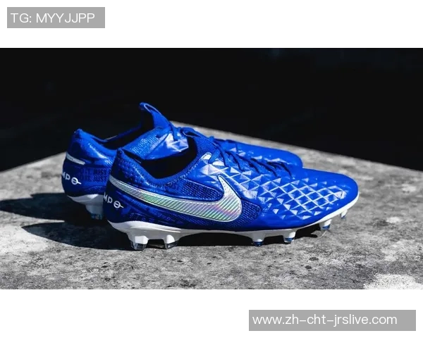 探索传奇足球鞋的魅力与科技如何助力球员成就辉煌瞬间 探索传奇足球鞋的魅力与科技如何助力球员成就辉煌瞬间